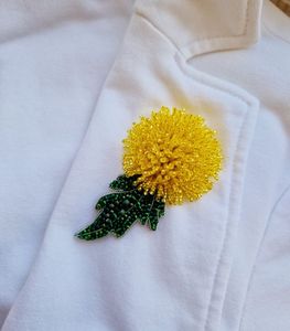 Broche de Lujo Bordado con Cuentas para Blazers, Abrigos y Chaquetas, Broche Decorativo Hecho a Mano - Product Image 2