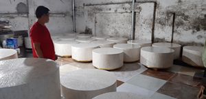 Table basse moderne en nacre incrustée, coquille de Capiz, écologique, faite à la main, pieds en métal, meubles de salon personnalisés - Product Image 6