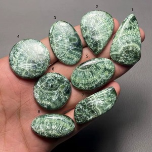 Pierre Cabochon en Séraphinite Naturelle Véritable avec Motifs Vert Plume Uniques Qualité Premium Parfaite pour Pendentifs et Bijoux de Guérison - Product Image 5