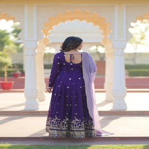 VASTRA COTTAGE Elegante Vestido Anarkali de Georgette Bordado con Mangas Largas, Vestido Étnico para Mujer con Dupatta de Georgette - Product Image 3