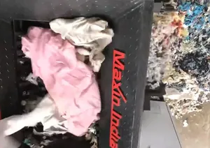 Broyeur de déchets textiles de qualité industrielle à double arbre semi-automatique, machine de broyage de tissus de 500 kg pour le recyclage commercial - Product Image 5