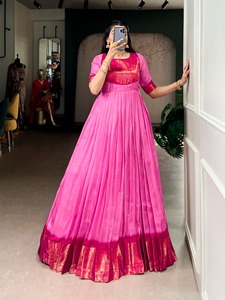 Robe longue/Maxi/Robe en coton mélangé enrichi par un tissage Zari classique et une doublure en soie pour festival ou événement - Product Image 3