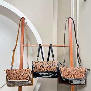 Sac à main en cuir de vachette véritable usiné à la main de conception unique avec design floral et sangle réglable - Product Image 5