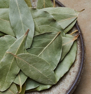 Feuilles de Laurier Entières Séchées en Vrac pour Distributeurs Alimentaires – Épice Culinaire Naturelle de Haute Qualité, Herbes Parfumées - Product Image 1