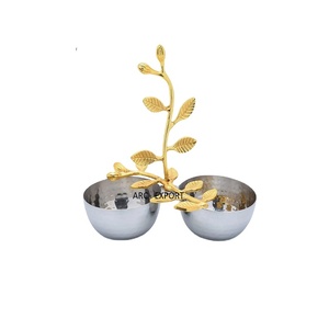 Decoración de Metal plateado elegante con soporte de lujo Decoración de diseñador elegante 2 en 1 Tazón adjunto Diseño estándar Juego de cuencos para servir - Product Image 1