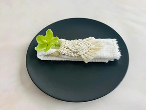 Anneau de serviette en macramé blanc de haute qualité pour table à manger, décoration de mariage, aménagement de fête et accueil des invités, provenant d'Inde - Product Image 2