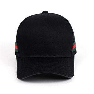 Casquette de baseball réglable en coton noir avec ruban rayé vert et rouge, personnalisable par transfert thermique, multi-panneaux, pour le sport - Product Image 2