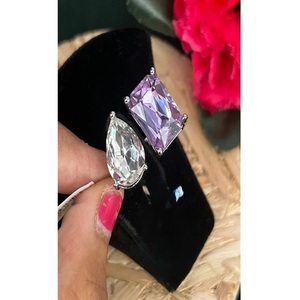 Bague de cocktail tendance en rubis taille émeraude pour femme, plaqué or 18 carats, sertissage pavé, bijoux glamour pour fêtes et mariages - Product Image 1
