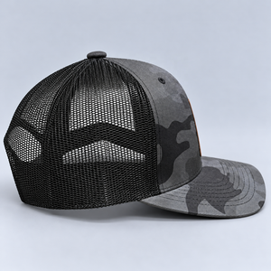 Casquette Trucker Camouflage Personnalisée 6 Panneaux avec Logo en Cuir et Filet, Casquette Snapback en Gros, Fabricant Vietnamien OEM ODM, Usine de Coiffes - Product Image 3