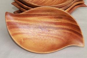 Assiettes de service en bois faites à la main, forme irrégulière, couleur unie, design minimaliste, finition polie, pour fêtes et réceptions - Product Image 2