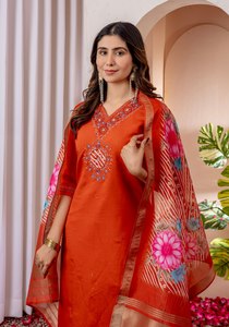 Conjunto de Kurti y Pantalón de Seda Viscosa Marina Premium con Bordado y Dupatta de Seda Chanderi con Estampado Digital, Ropa Étnica para Mujer, Calidad de Exportación - Product Image 3