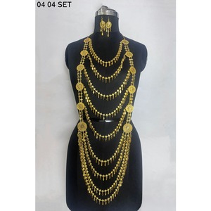 Parure de bijoux exquise pour femme, style bohème, en cuivre plaqué or, pour mariage, fiançailles et fête, comprenant collier et boucles d'oreilles à pampilles en filigrane doré - Product Image 1