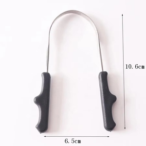 Grattoir à langue pour enfants et adultes, réutilisable, en métal et avec manche en silicone - Product Image 6