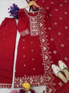 Ensemble Kurta Traditionnel Rouge pour Femme en Soie VICHITRA, Broderie Lourde, Séchage Rapide, Longueur Cheville, Coupe Classique, Style Indien et Pakistanais - Product Image 1