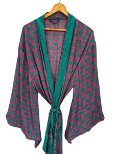 Robe kimono d'été faite à la main en soie patchwork grande taille, style sari indien vintage en tissu recyclé, tenue de nuit longue et ample - Product Image 1