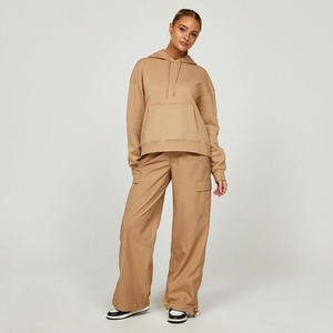 Sudadera con Capucha Beige Personalizada para Mujer, Estilo Oversize, Informal, con Bolsillo Canguro, Prenda de Moda - Product Image 2