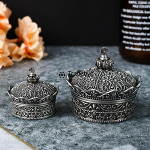 Boîte de rangement en métal design, accent décoratif haut de gamme par Tradebyd - Product Image 2