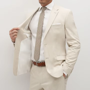 Traje de Hombre Slim Fit de Lana/Seda Plisado, Hecho a Medida, Elegante, Color Beige Claro, Blazer y Pantalones, Multiusos, para Negocios y Bodas - Product Image 5