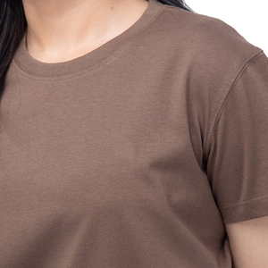 T-shirt Homme Tendance OEM en Coton Uni, Col Rond, Logo Avant, Manches Courtes, Coupe Oversize Légère Anti-rétrécissement pour l'Été - Product Image 3