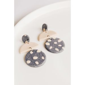 Boucles d'oreilles en résine faites à la main de luxe, matériau de qualité supérieure, durables, légères, confortables, élégantes pour les fêtes, RR ENTERPRISES Inde - Product Image 4