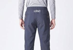 Pantalon de jogging décontracté pour homme en polyester bleu foncé à taille élastique, séchage rapide, avec poches et logo sur la jambe droite, idéal pour l'automne - Product Image 4