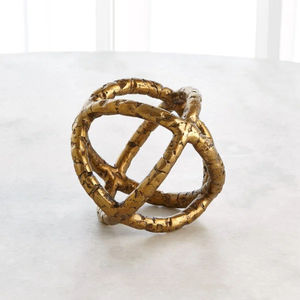 ประติมากรรมรูปทรงสามเหลี่ยมพีระมิดสีทองโลหะ งานแฮนด์เมด ศิลปะสมัยใหม่สำหรับตกแต่งห้องนอน ของตกแต่งบนโต๊ะ รูปปั้นรูปสามเหลี่ยมสำหรับของขวัญรับปริญญา - Product Image 5