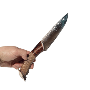 Couteau de chasse/camping en acier Damas forgé, finition artisanale, manche en bois et corne de cerf, service OEM accepté, cadeau idéal pour les partenaires - Product Image 1