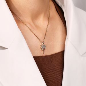 Collier de luxe inspiré du monde tropical avec pendentif palmier et diamant de laboratoire rond - Product Image 2