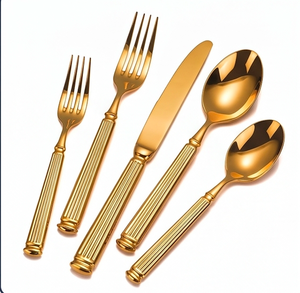 Juego de cubiertos de lujo con acabado dorado, mango elegante con diseño acanalado, alto brillo, resistente al óxido, para bodas. - Product Image 1