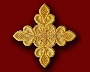 Cruz Bordada con Hilo Dorado Ecológico, con Alambre Metálico e Hilo de Seda para Vestimentas de Iglesia y Prendas Ceremoniales - Product Image 1