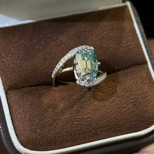 แหวนมอสซาไนต์สีเขียวทรงโอल्डยูโรเปียนคัทแบบคุชชั่น ประดับด้วยแถบไขว้ สำหรับผู้หญิง เงินแท้ 925 ของแท้ ของขวัญแทนคำมั่นสัญญาสำหรับคู่รัก - Product Image 1