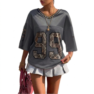 Camiseta de malla extragrande para niñas con logo personalizado, transpirable, cuello en V, estilo hip hop, con estampado de camuflaje y número 23 - Product Image 6