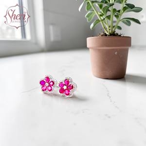 Pendientes de Diamantes y Rubíes Naturales en Forma de Flor de Oro Blanco Sólido de 18K para Mujer, Marca Sheri Jewels - Regalo de Aniversario para Ella - Product Image 3