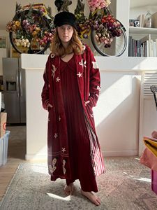 Bata de verano de terciopelo con estampado bohemio, kimono rojo hecho a mano, transpirable, suave, con bordado de ojo turco y corazón, ideal para festivales. - Product Image 4