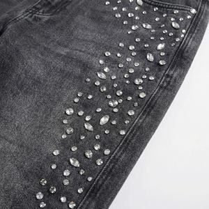 Jeans Personalizados para Mujer con Pedrería y Lavado Ácido |   Pantalones Vaqueros de Cintura Alta y Pierna Recta |   Fabricante OEM de Marca Privada - Product Image 5