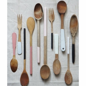 Juego de Cucharas de Madera Natural Hechas a Mano y Ecológicas |   Utensilios de Cocina Resistentes al Calor con Mango Largo |   Utensilios de Cocina Pintados a Color - Product Image 1