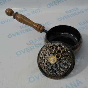 Quemador de Incienso de Hierro Hecho a Mano con Acabado Negro Antiguo y Mango de Madera para Aromaterapia, Meditación, Regalo - Product Image 4