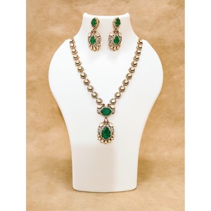Conjunto de Collar y Pendientes de Plata 925 con Colgante de Lágrima de Esmeralda Grande y Circonitas Cúbicas Estilo Victoriano, Chapado en Oro Antiguo, Hecho a Mano para Novias Indias - Product Image 1
