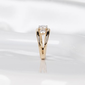 แหวนเพชรสามเม็ดทรงคลาสสิก ทองคำขาว 14K แหวนหมั้นแบบทริโลจี ของขวัญเครื่องประดับสำหรับวันครบรอบแต่งงาน - Product Image 5
