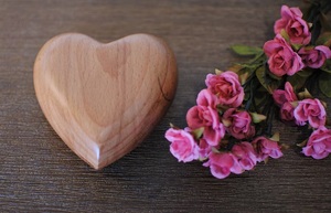 Handcrafted American Style Beechwood Heart Cremation Urn for Baby-Eco-Friendly <b>Memorial</b> <b>Keepsake</b> - Product Image 4