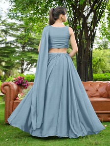 ชุดเลเฮนกาพรีเมียมแบบเย็บด้วยมือพร้อมผ้าคลุมไหล่ติดตัวและเสื้อปักลาย - Product Image 6