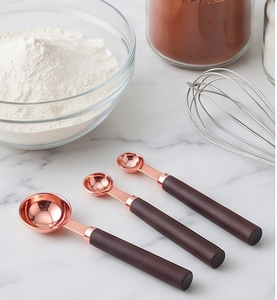 Cuillères doseuses en acier inoxydable poli or rose avec manches en bois, équipement métallique pour ustensiles de cuisine et usage domestique - Product Image 3