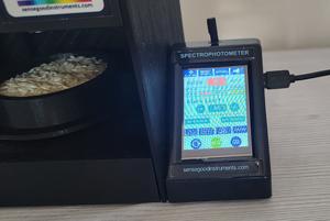 Medidor de Blancura de Arroz SpectroPro Sensegood Hecho en India, Alta Precisión, Bajo Costo, Aprobado Internacionalmente, OEM, ABS Negro, 1 Año de Garantía - Product Image 3