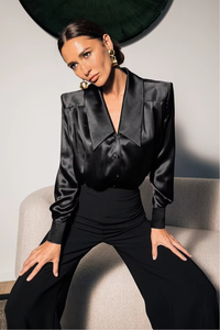 Chemisiers en satin pour femmes, col en V, épaules droites, avec épaulettes, chemisiers en satin - Product Image 4