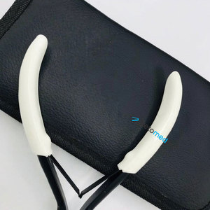 Pince à 3 trous noire mate, best-seller, avec poignées blanches, en acier inoxydable, logo personnalisé, pour extensions de cheveux et micro-boucles - Product Image 3