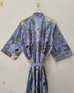 ชุดกิโมโนผ้าฝ้ายพิมพ์ลายบล็อกสีน้ำเงินลายซาฟารีป่าดงดิบสำหรับผู้หญิง งานฝีมือแบบดั้งเดิม เป็นมิตรกับสิ่งแวดล้อม ระบายอากาศได้ดี เหมาะสำหรับฤดูร้อน แขนยาว - Product Image 2