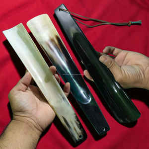 Calzador de cuerno de buey y toro de 31 cm de primera calidad, diseño plano con lazo de cuero marrón al mejor precio - Product Image 3