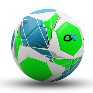 Ballon de football en cuir PU et PVC de haute qualité, taille personnalisée, texturé, cousu à la machine, norme professionnelle, Oxva Industries - Product Image 1