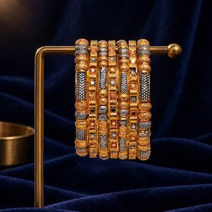 Conjunto de Brazaletes Multitono Chapados en Oro para Mujer, Diseño Geométrico Texturizado, Joyería Artificial, Suministro al por Mayor del Fabricante - Product Image 4