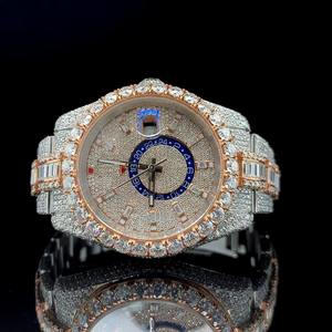 Montre de luxe entièrement sertie de diamants avec bracelet blanc, détails en diamant, double affichage analogique-numérique et couronne en or rose. - Product Image 2